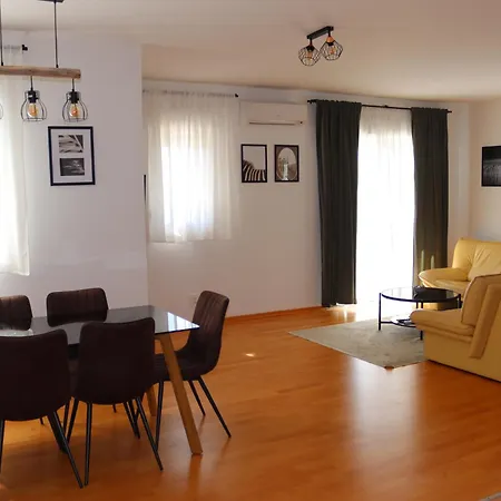 Aurora Apartment